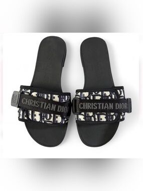 CHRISTIAN DIOR DIO(R)EVOLUTION SLIDES